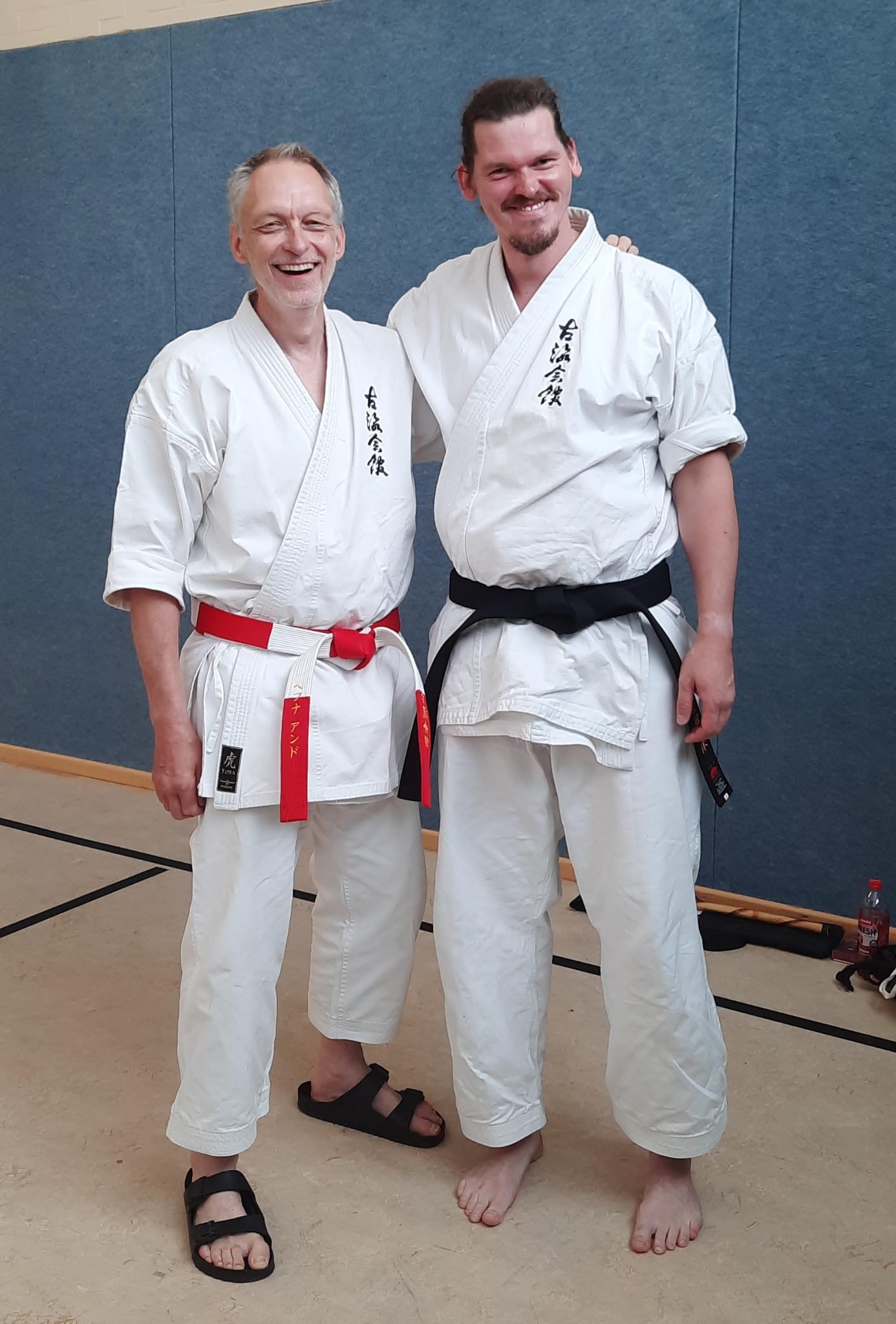 Rene Tegeler mit seinem Trainer Dr. Andreas Höfner nach der bestandenen Dan-Prüfung
